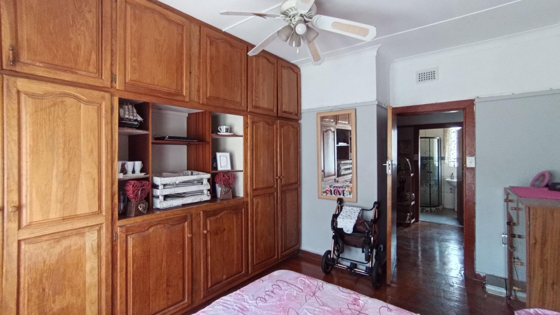 Bed Room 3 - 18 square meters of property in Lester Park