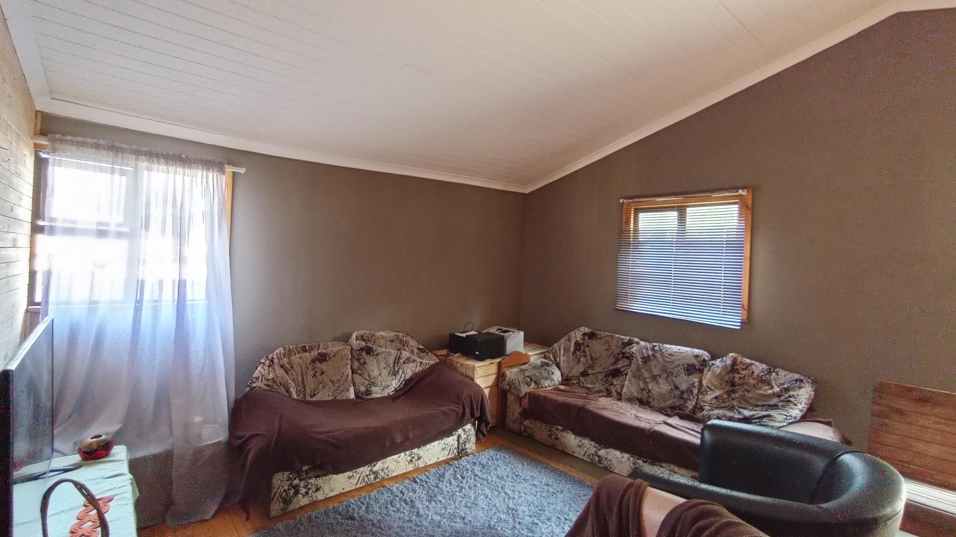 Lounges - 52 square meters of property in Lester Park