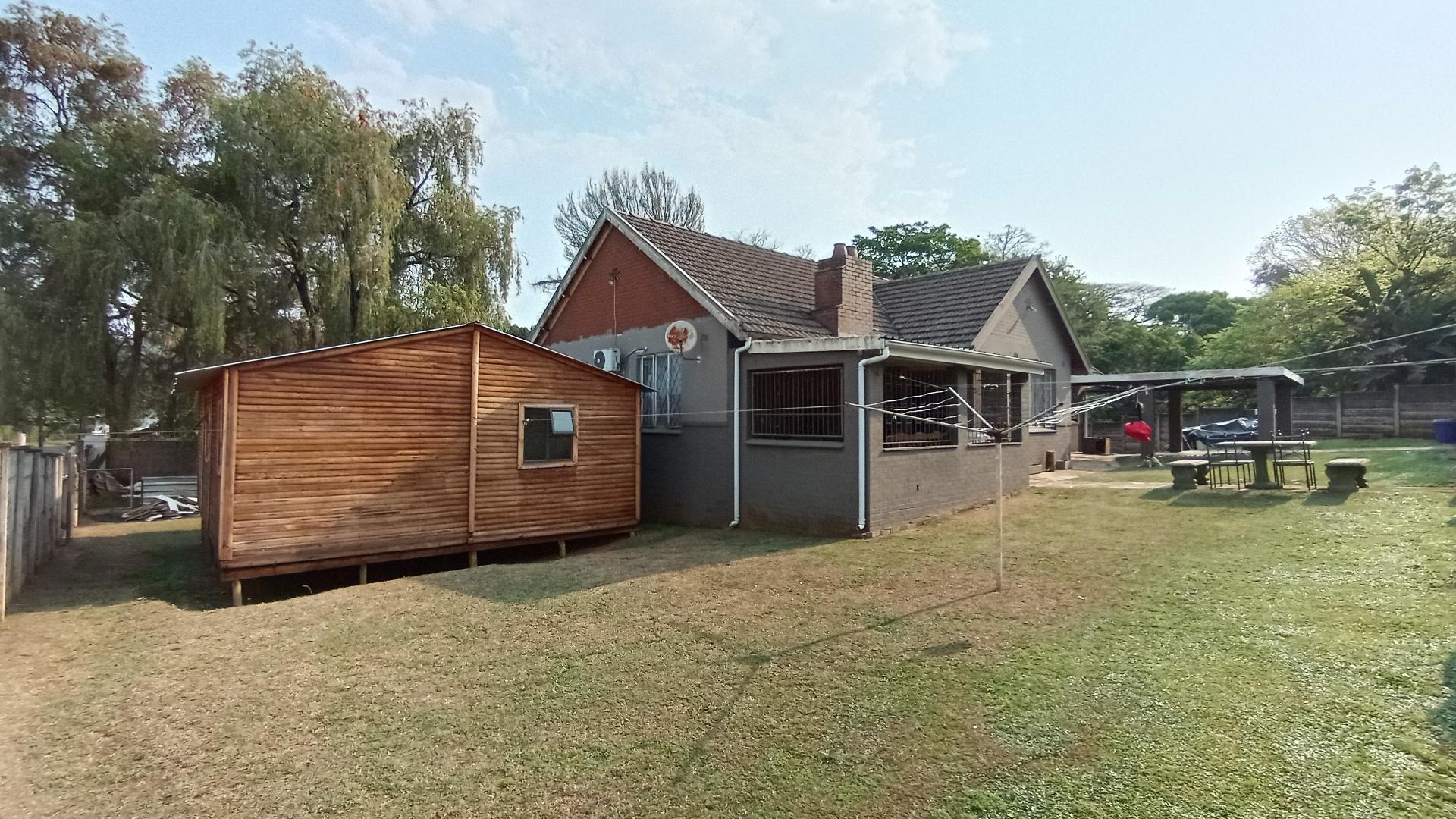 Front View of property in Lester Park