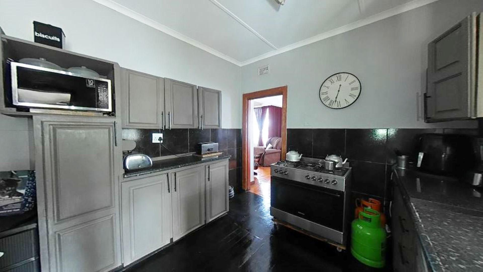 Kitchen - 16 square meters of property in Lester Park