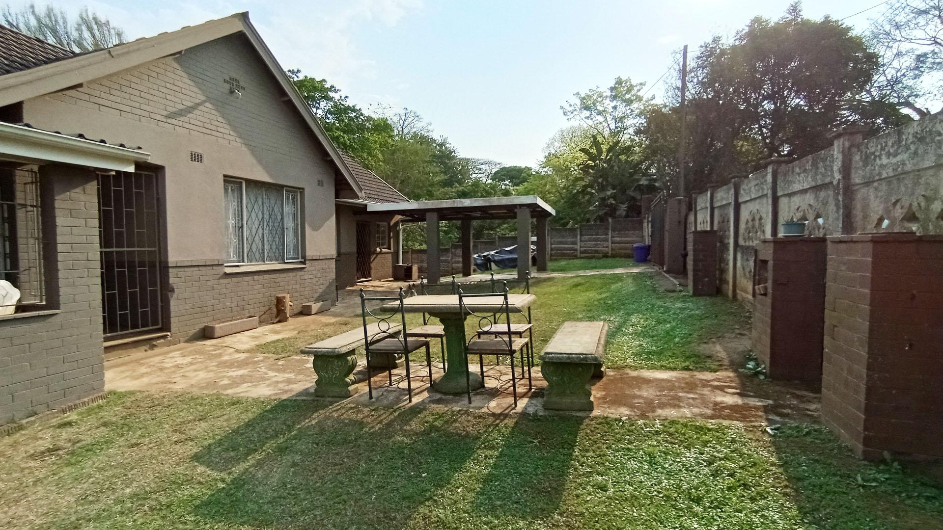 Front View of property in Lester Park