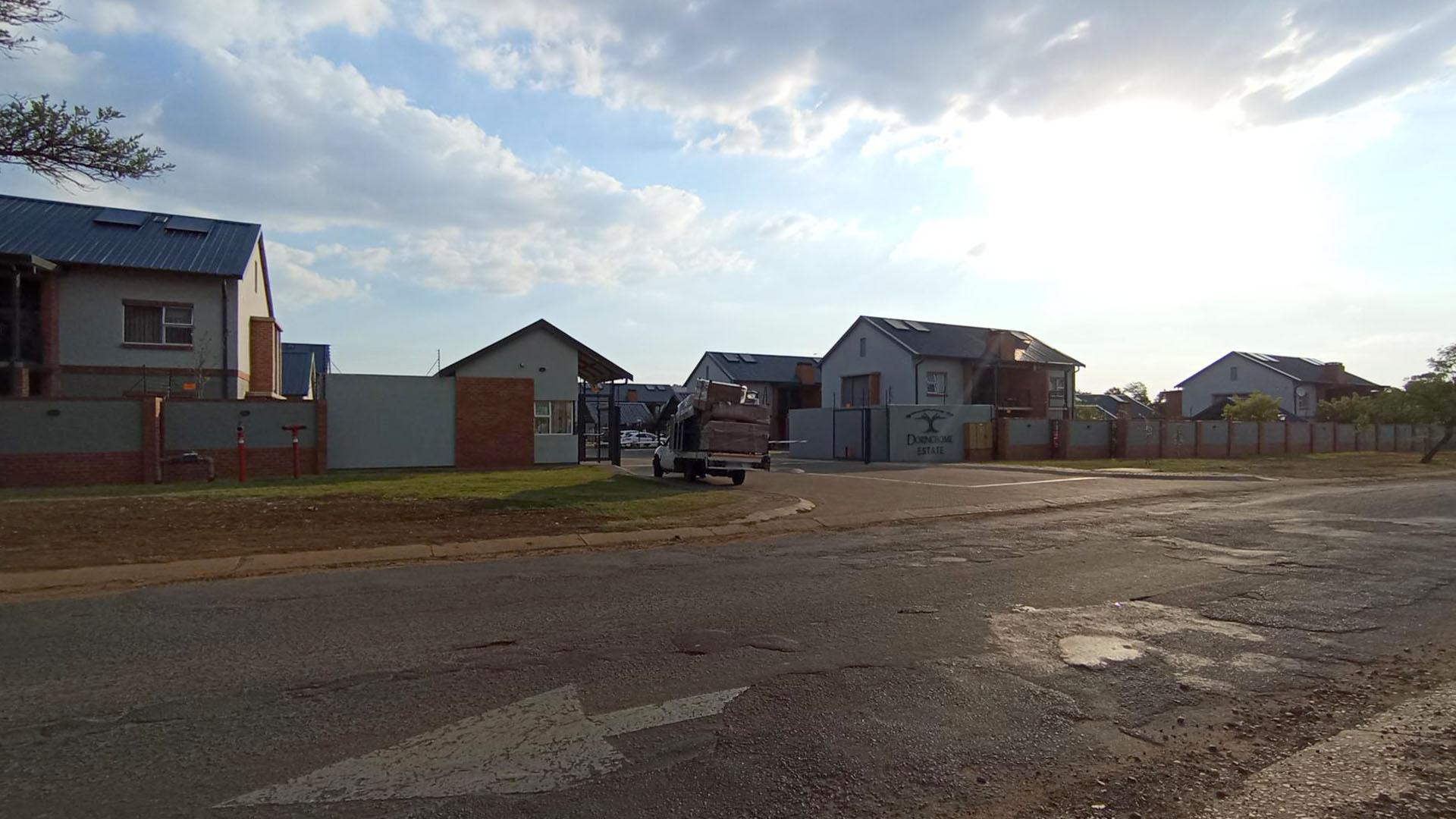 Front View of property in Equestria
