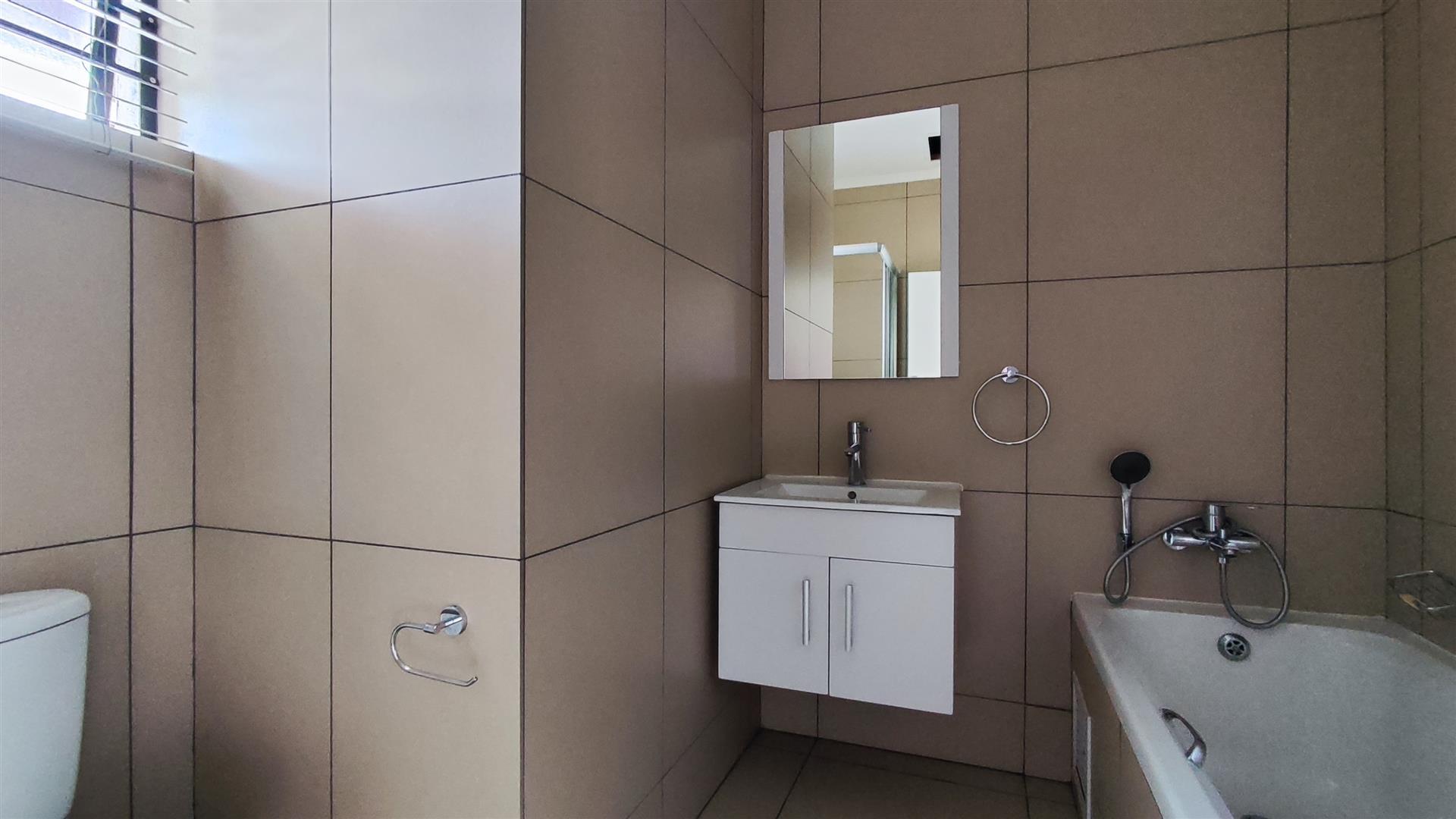 Bathroom 1 - 6 square meters of property in Lilianton