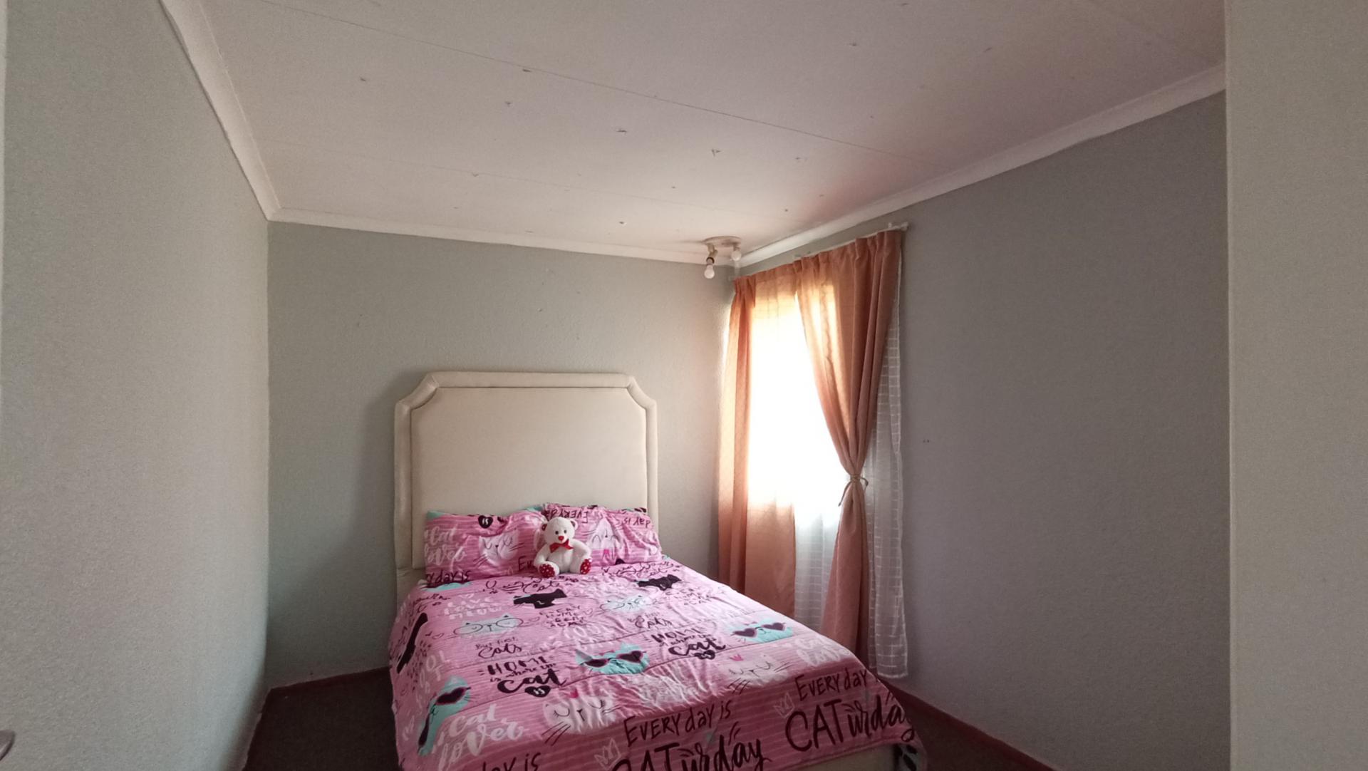 Bed Room 2 - 10 square meters of property in Groblerpark