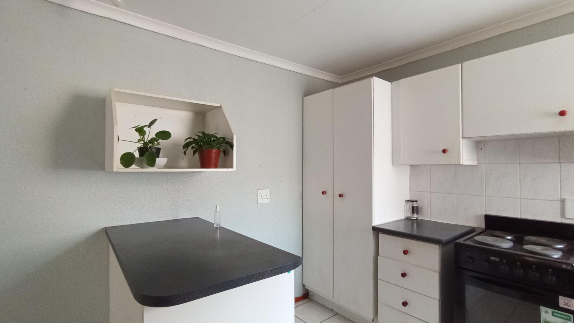 Kitchen - 8 square meters of property in Groblerpark