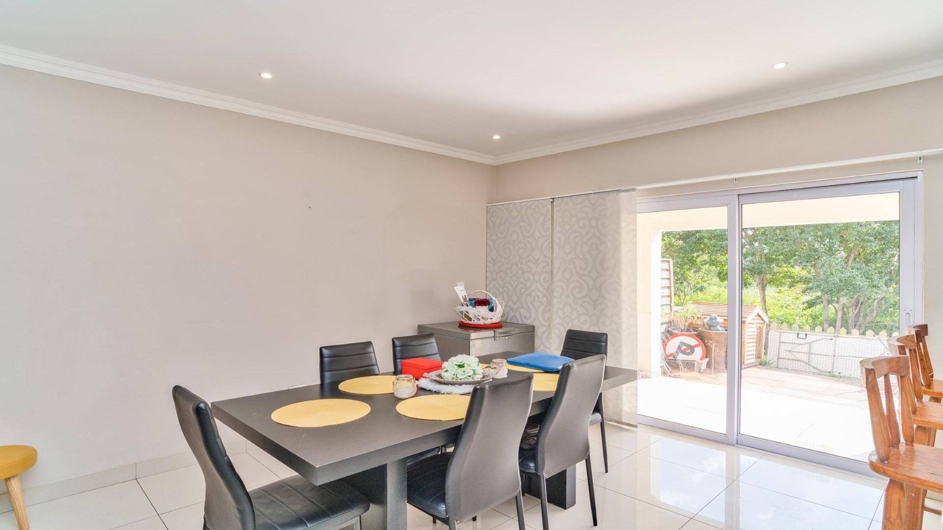 Dining Room - 14 square meters of property in Mount Edgecombe 