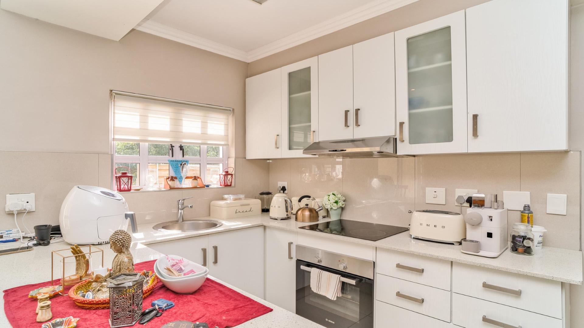 Kitchen - 10 square meters of property in Mount Edgecombe 