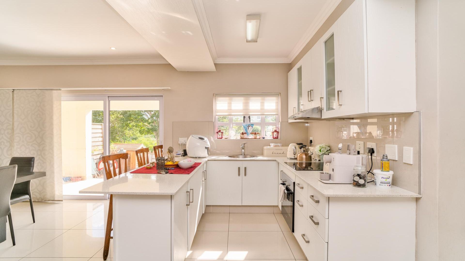 Kitchen - 10 square meters of property in Mount Edgecombe 