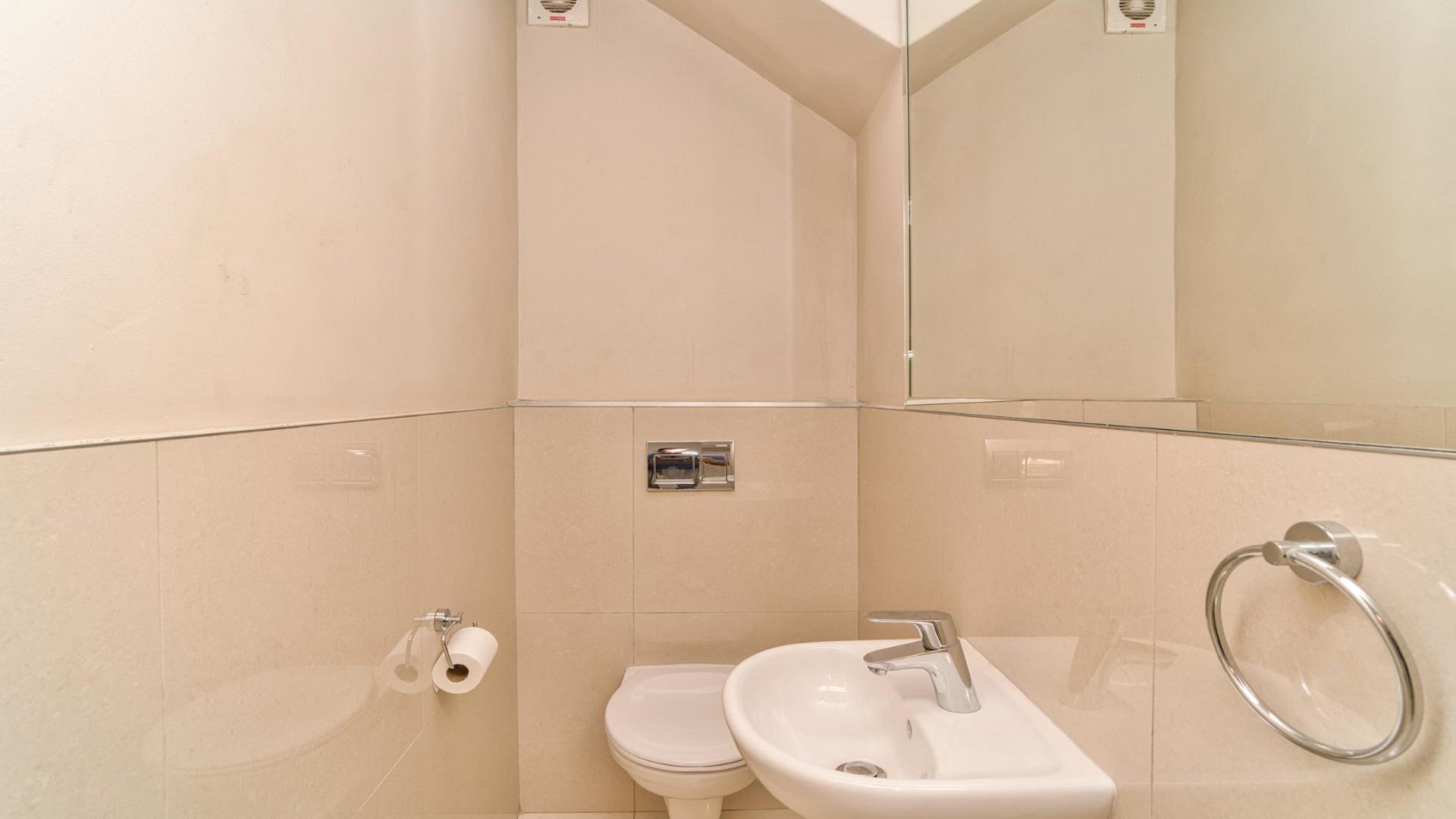 Guest Toilet - 3 square meters of property in Mount Edgecombe 