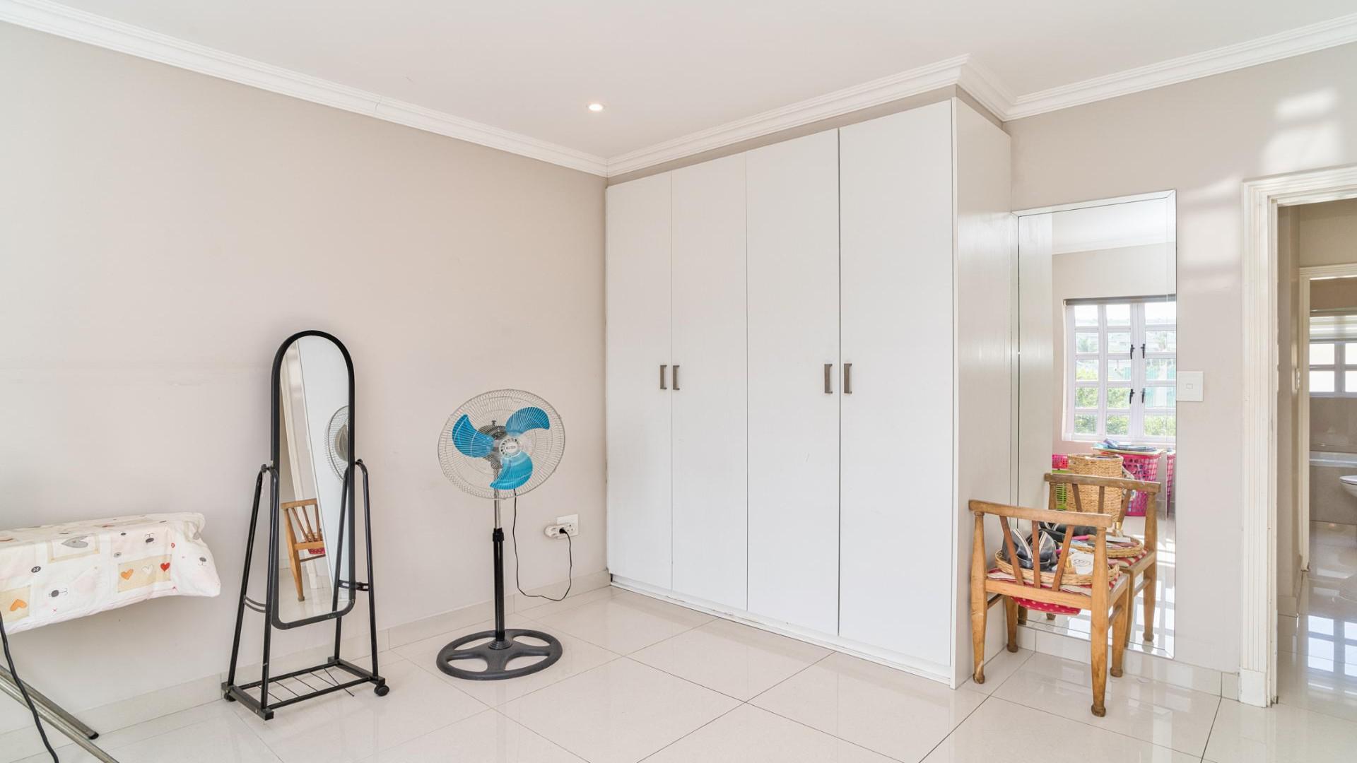 Bed Room 2 - 16 square meters of property in Mount Edgecombe 