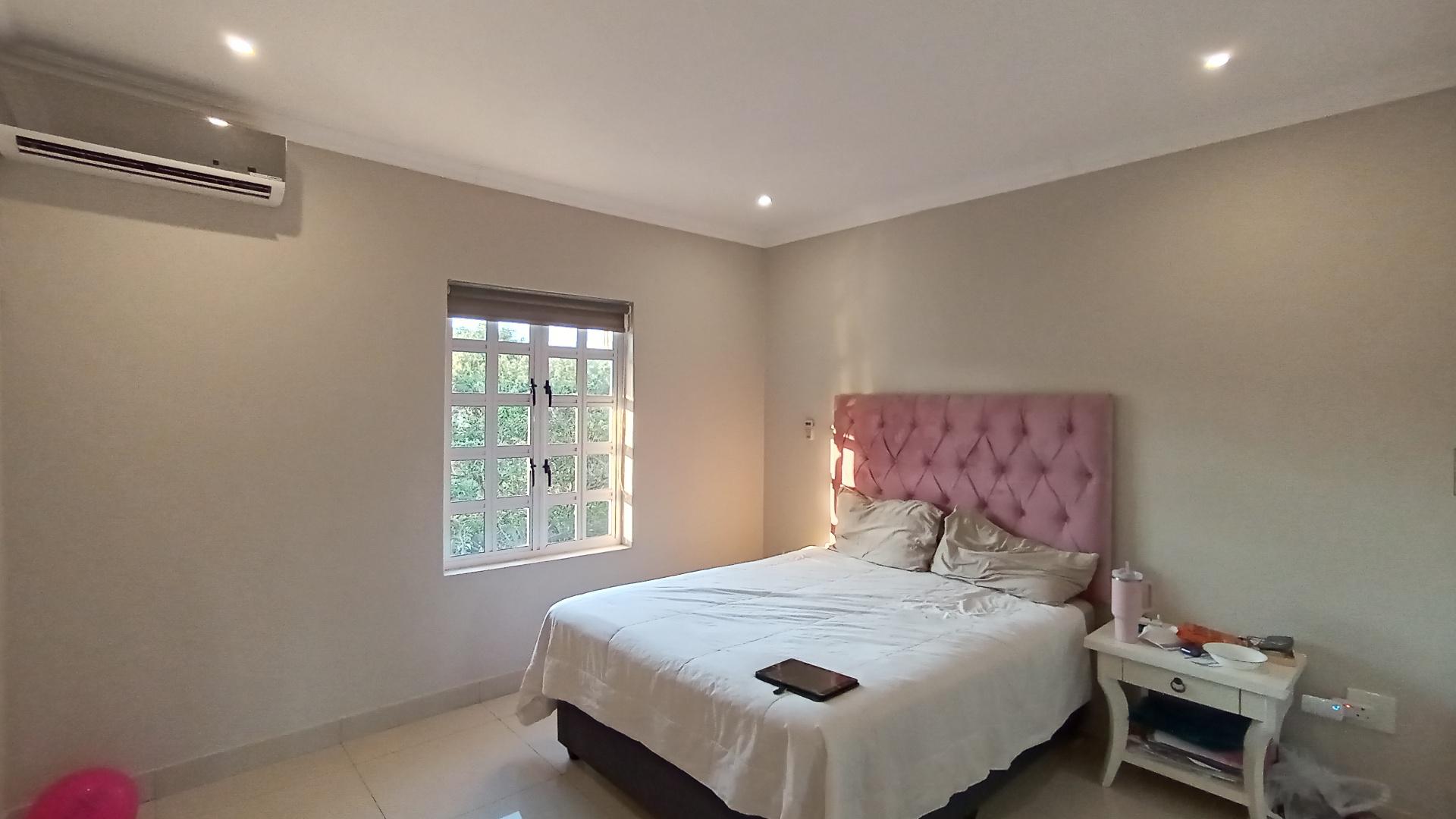 Bed Room 2 - 16 square meters of property in Mount Edgecombe 
