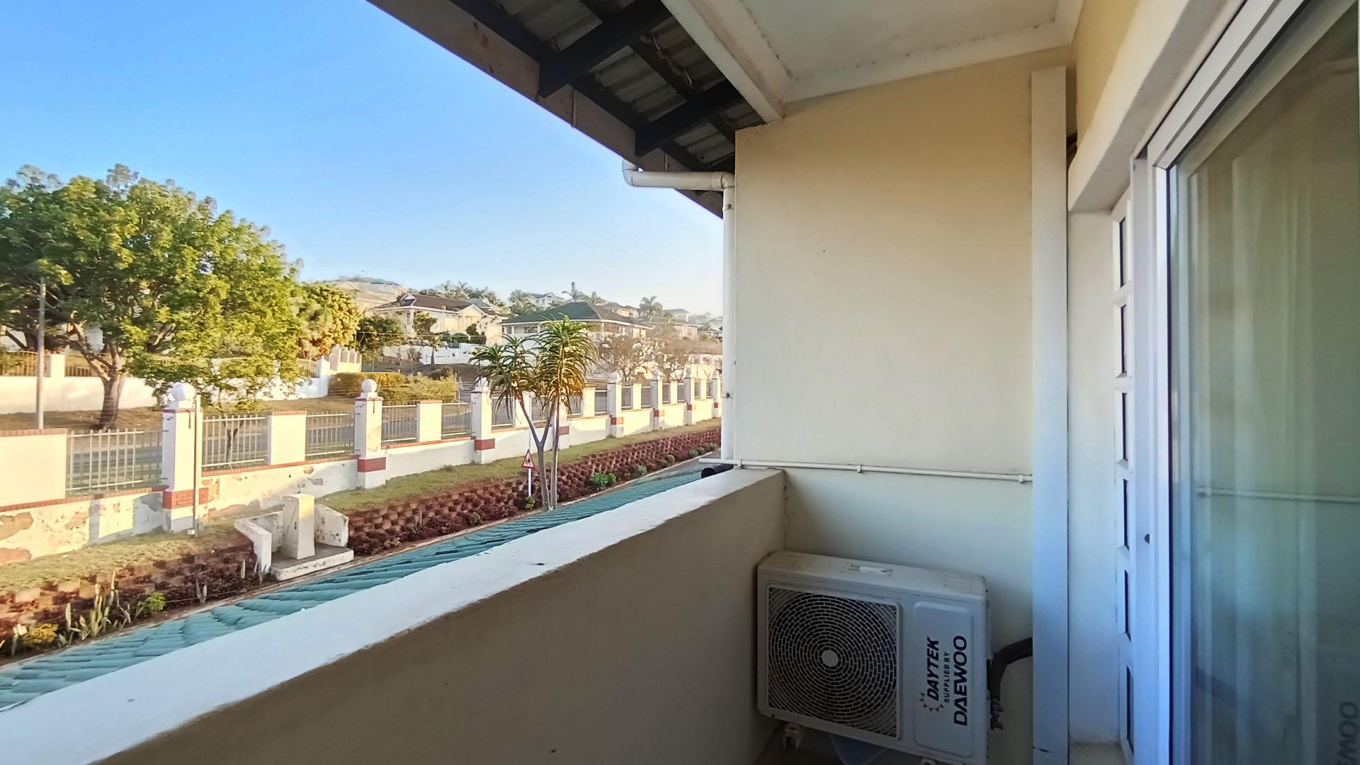 Balcony - 12 square meters of property in Mount Edgecombe 