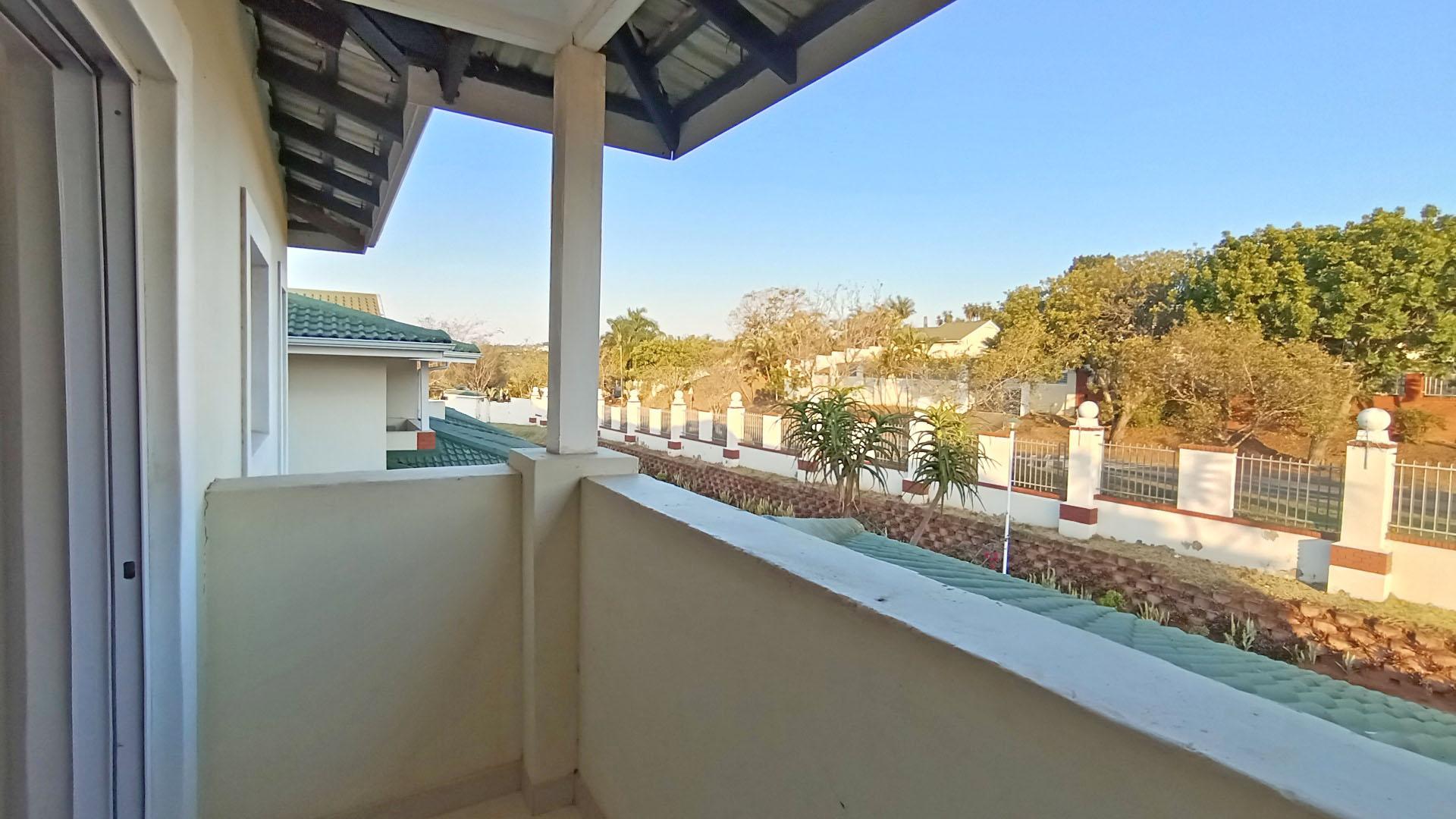 Balcony - 12 square meters of property in Mount Edgecombe 