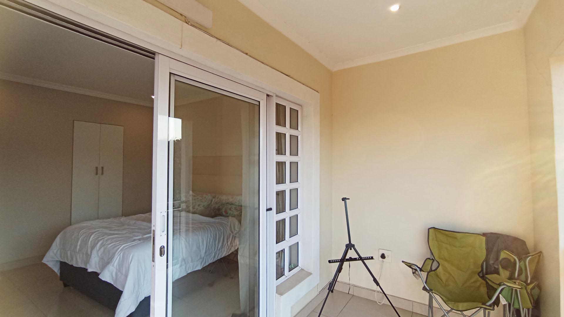 Balcony - 12 square meters of property in Mount Edgecombe 