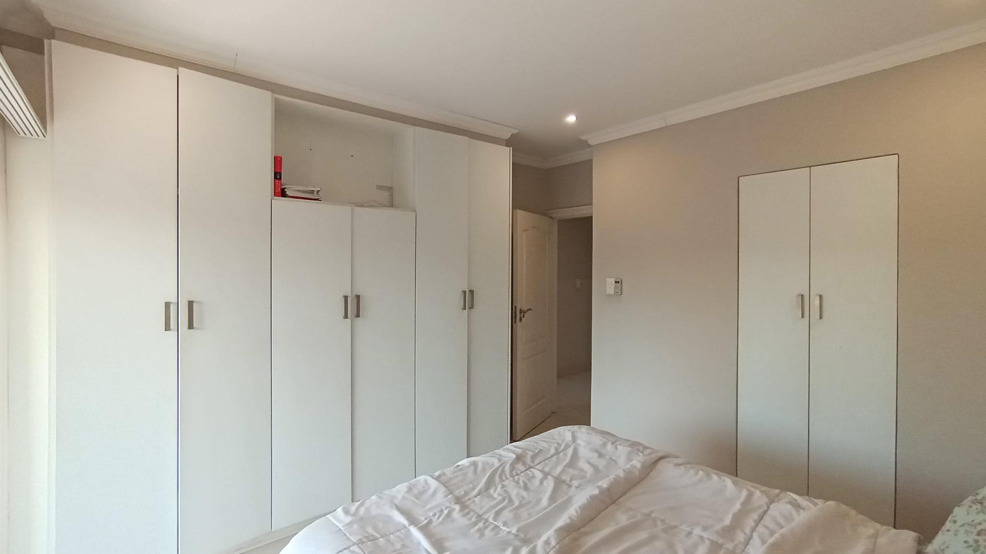 Main Bedroom - 15 square meters of property in Mount Edgecombe 