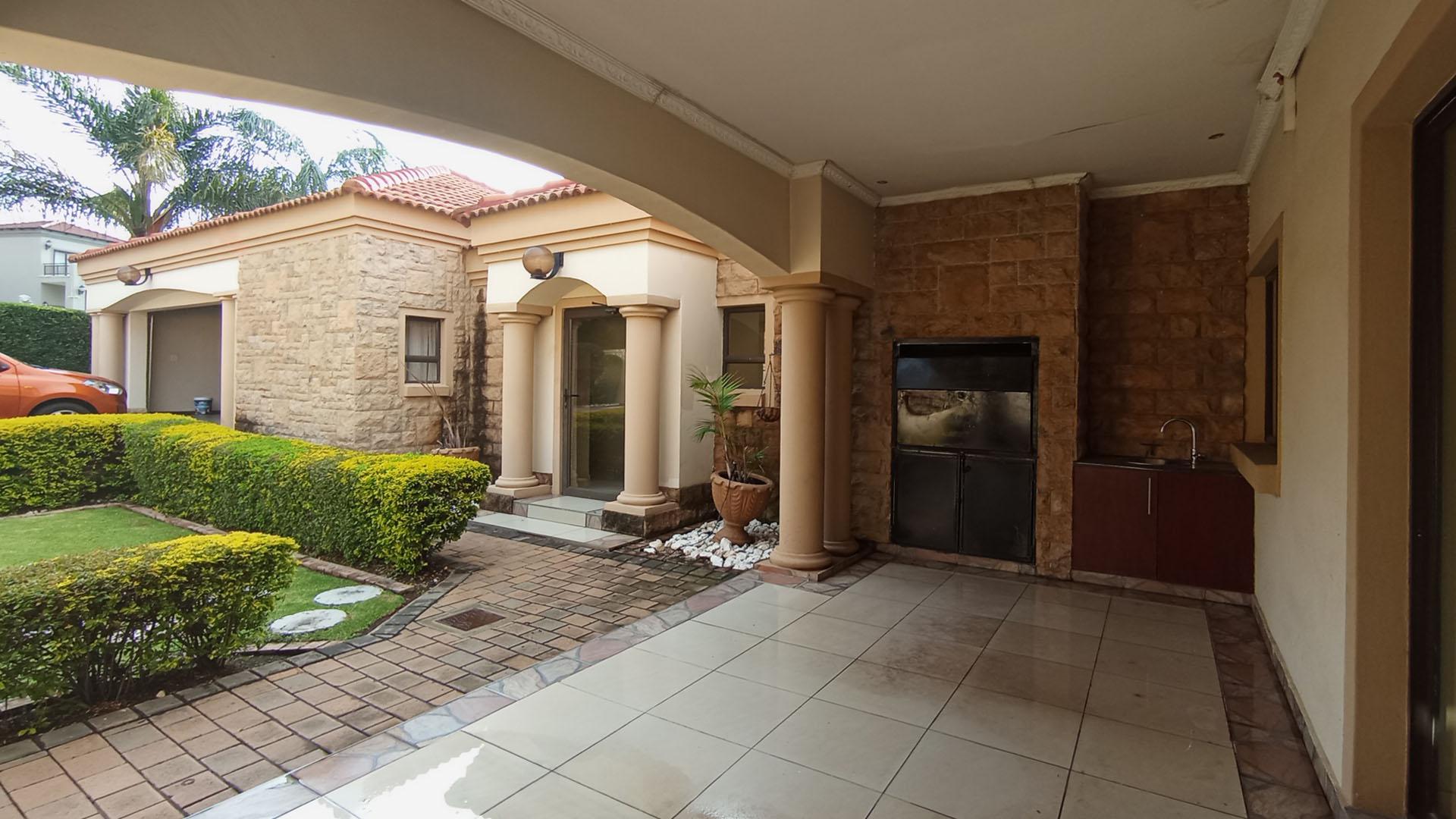 Patio - 20 square meters of property in Blue Valley Golf Estate