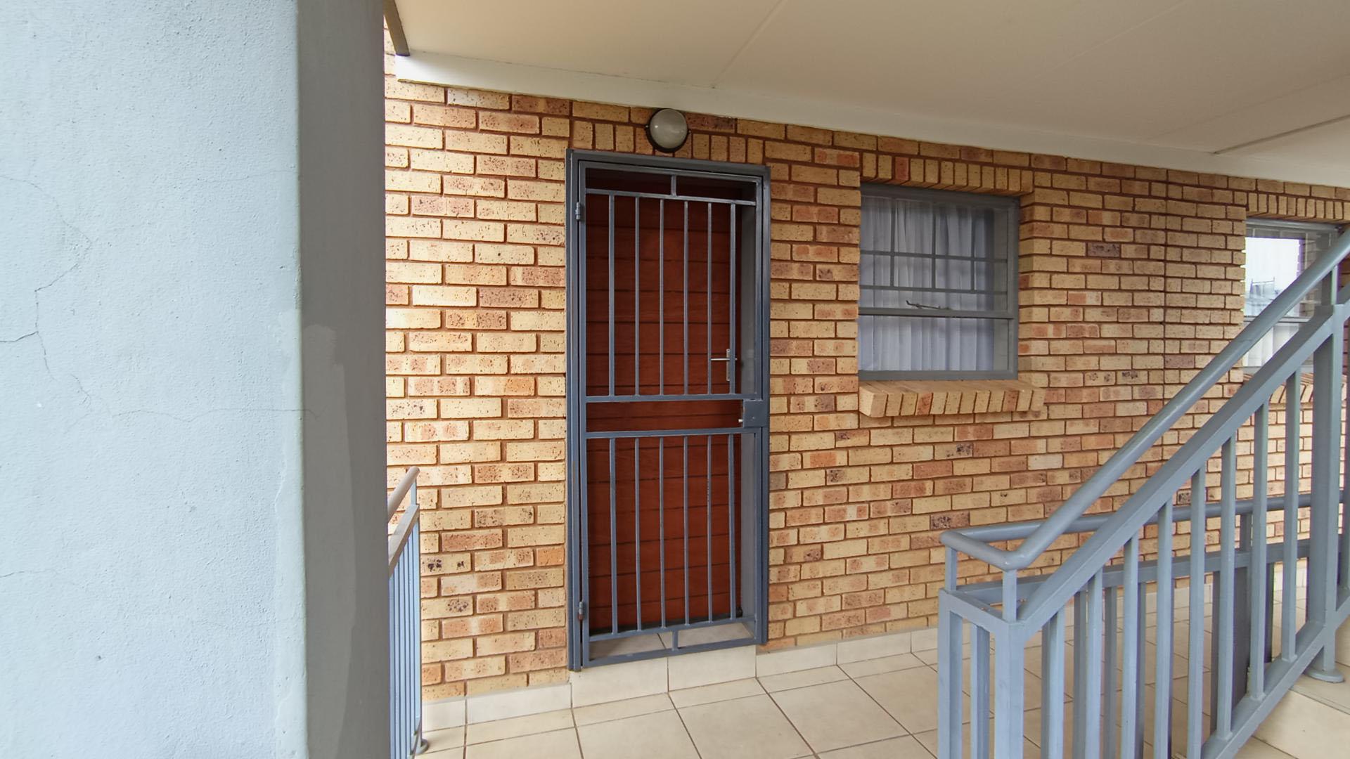 Front View of property in Sagewood