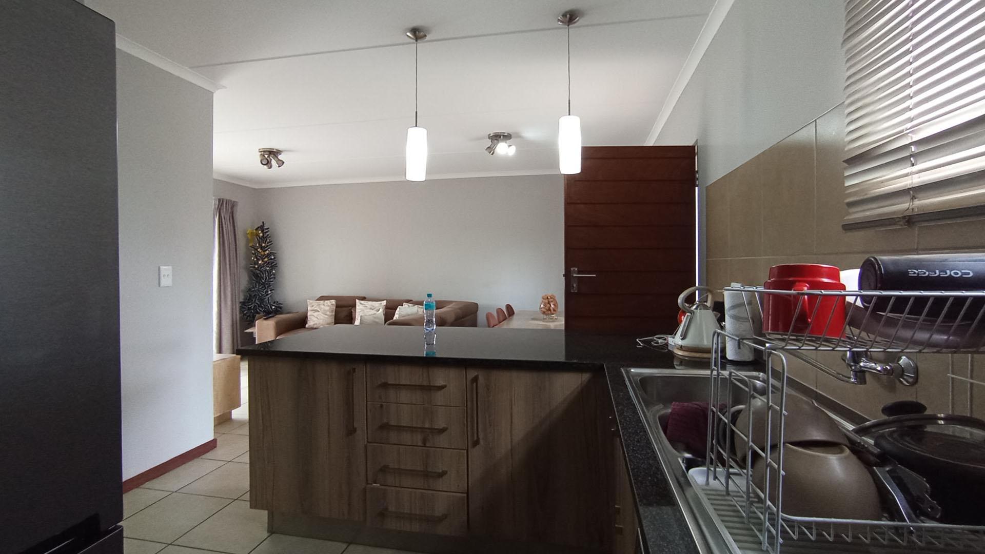 Kitchen - 9 square meters of property in Sagewood