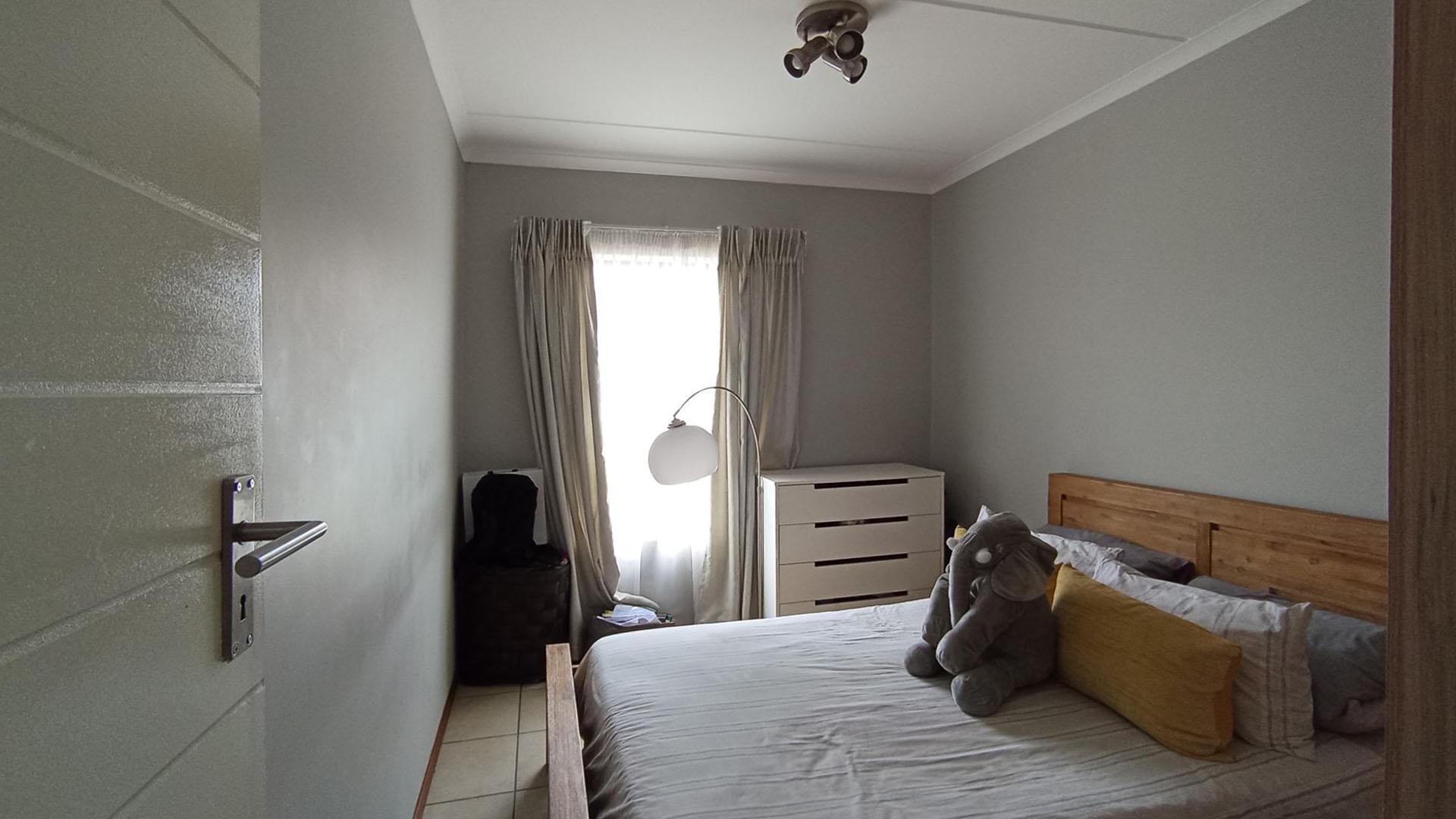 Bed Room 1 - 10 square meters of property in Sagewood