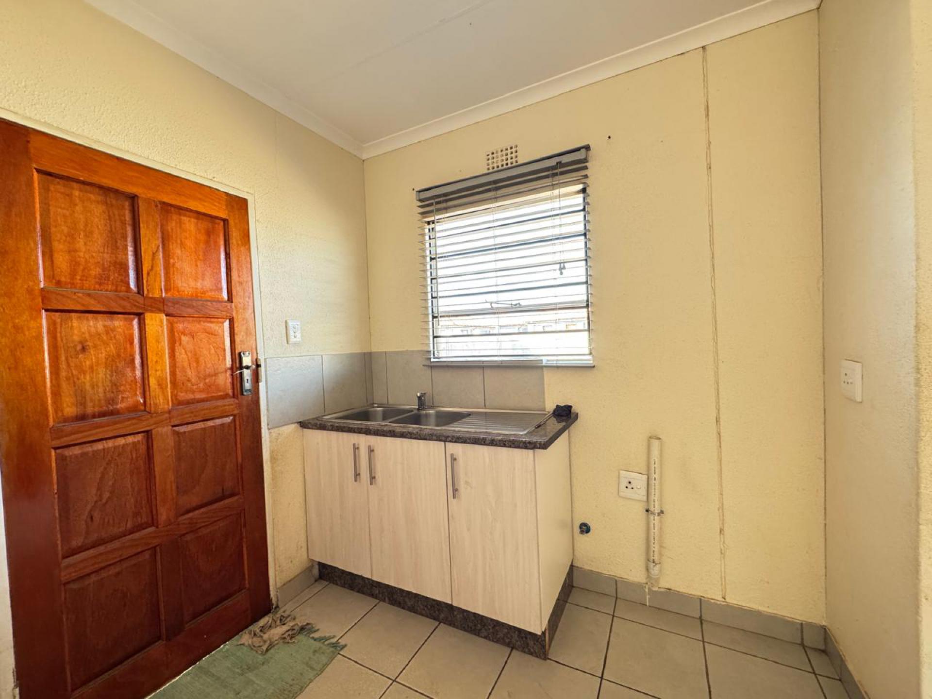 Kitchen - 7 square meters of property in Vanderbijlpark