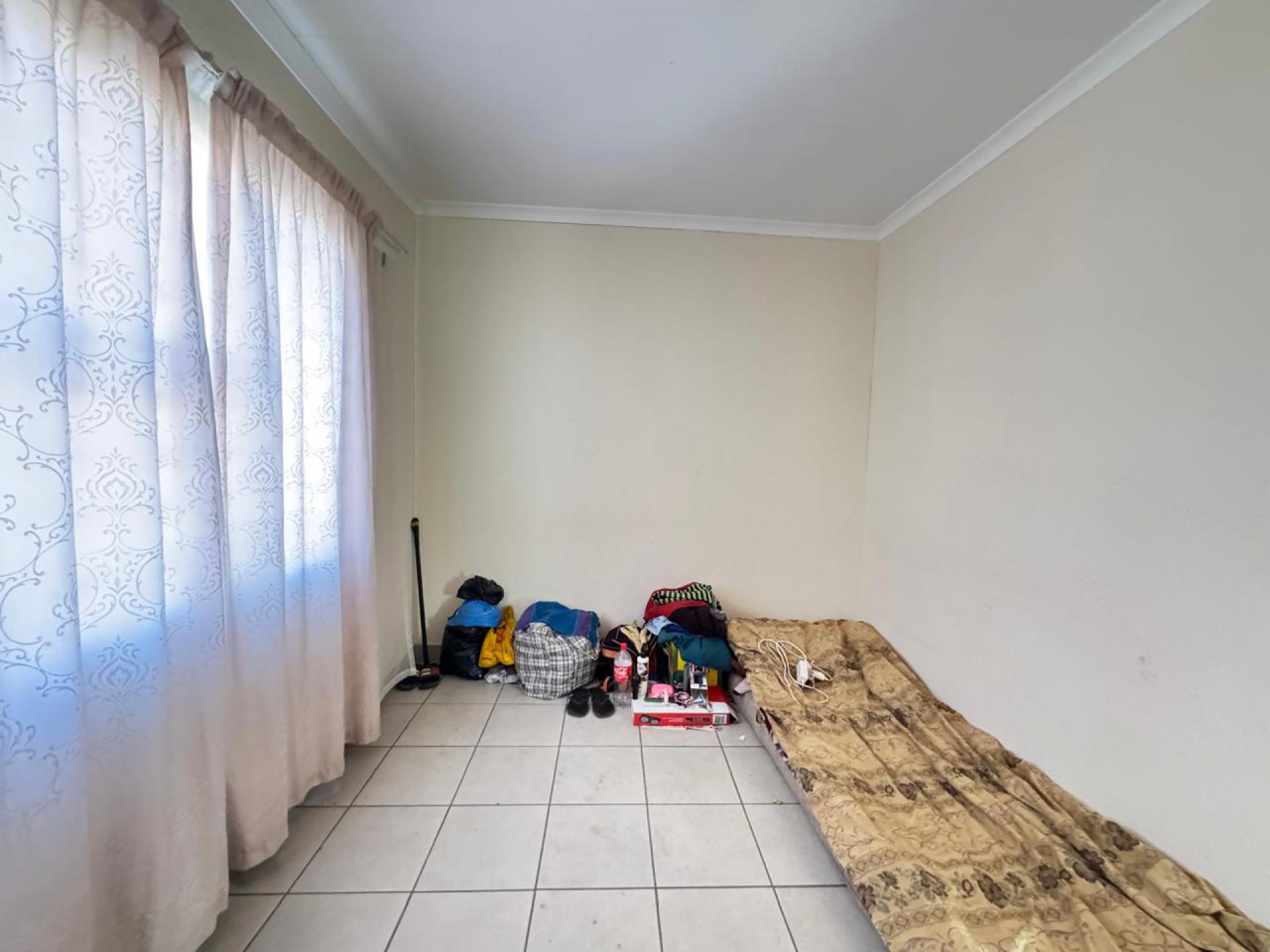 Bed Room 2 - 12 square meters of property in Vanderbijlpark