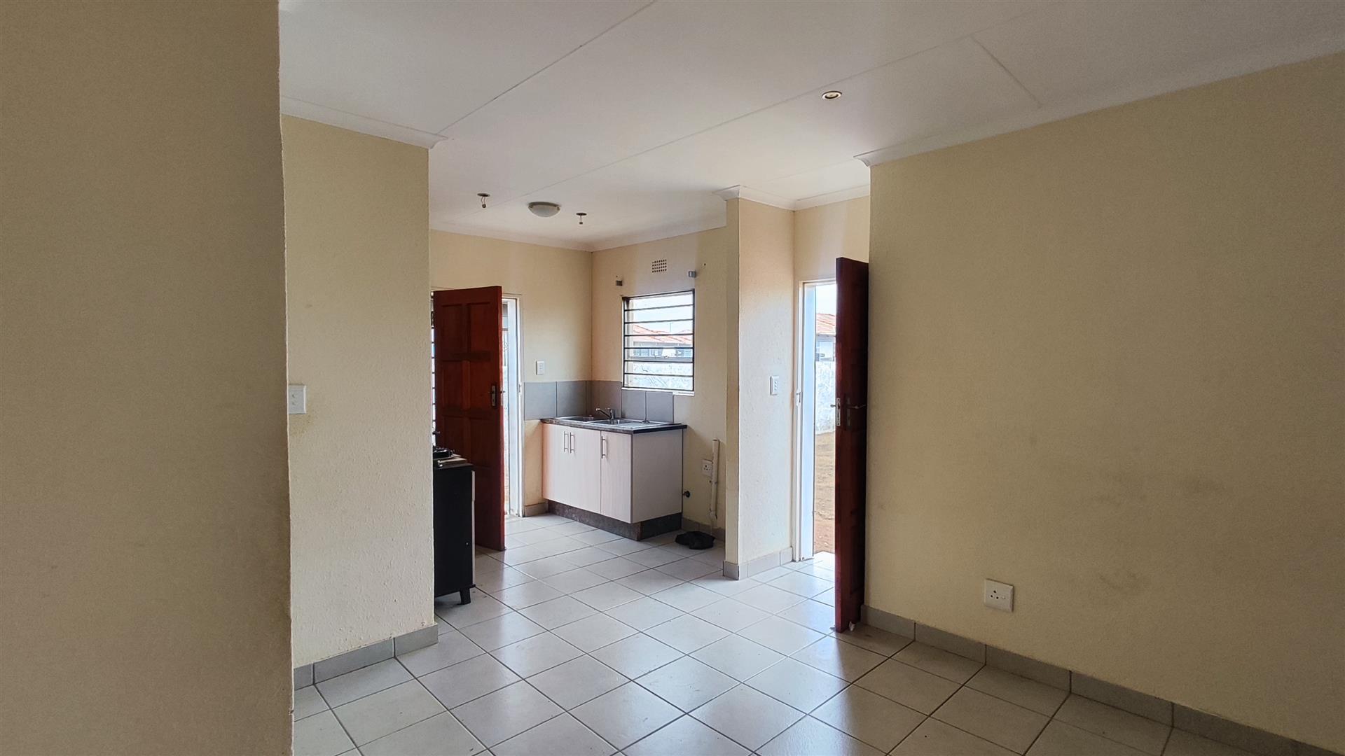 Lounges - 14 square meters of property in Vanderbijlpark