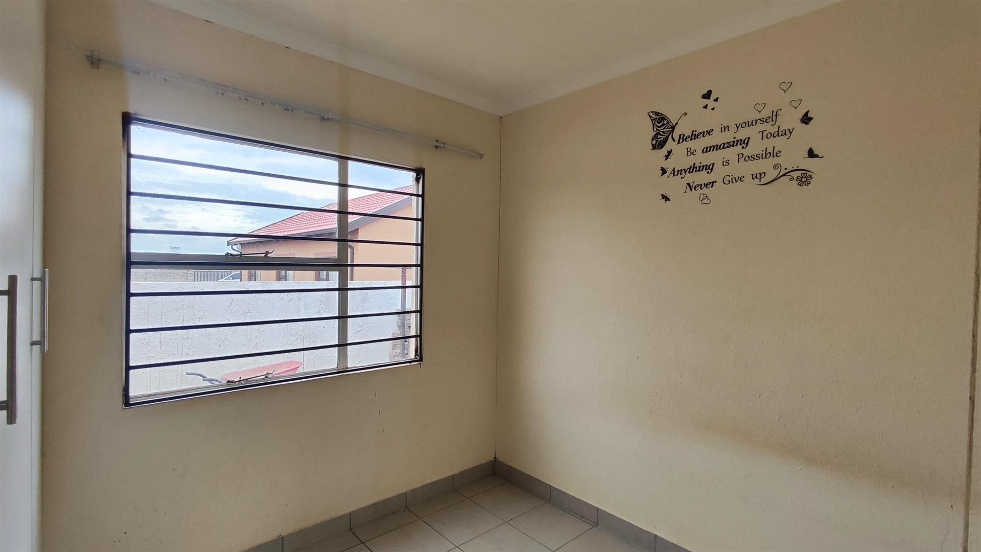 Bed Room 1 - 9 square meters of property in Vanderbijlpark