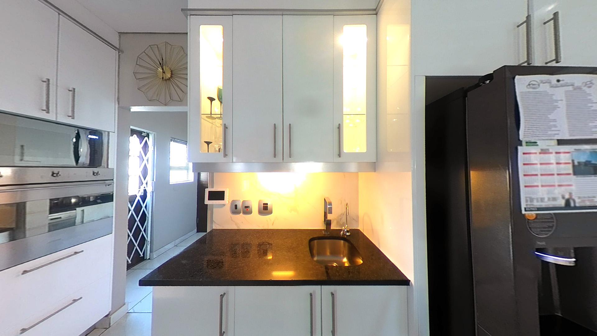 Kitchen - 14 square meters of property in Parklands