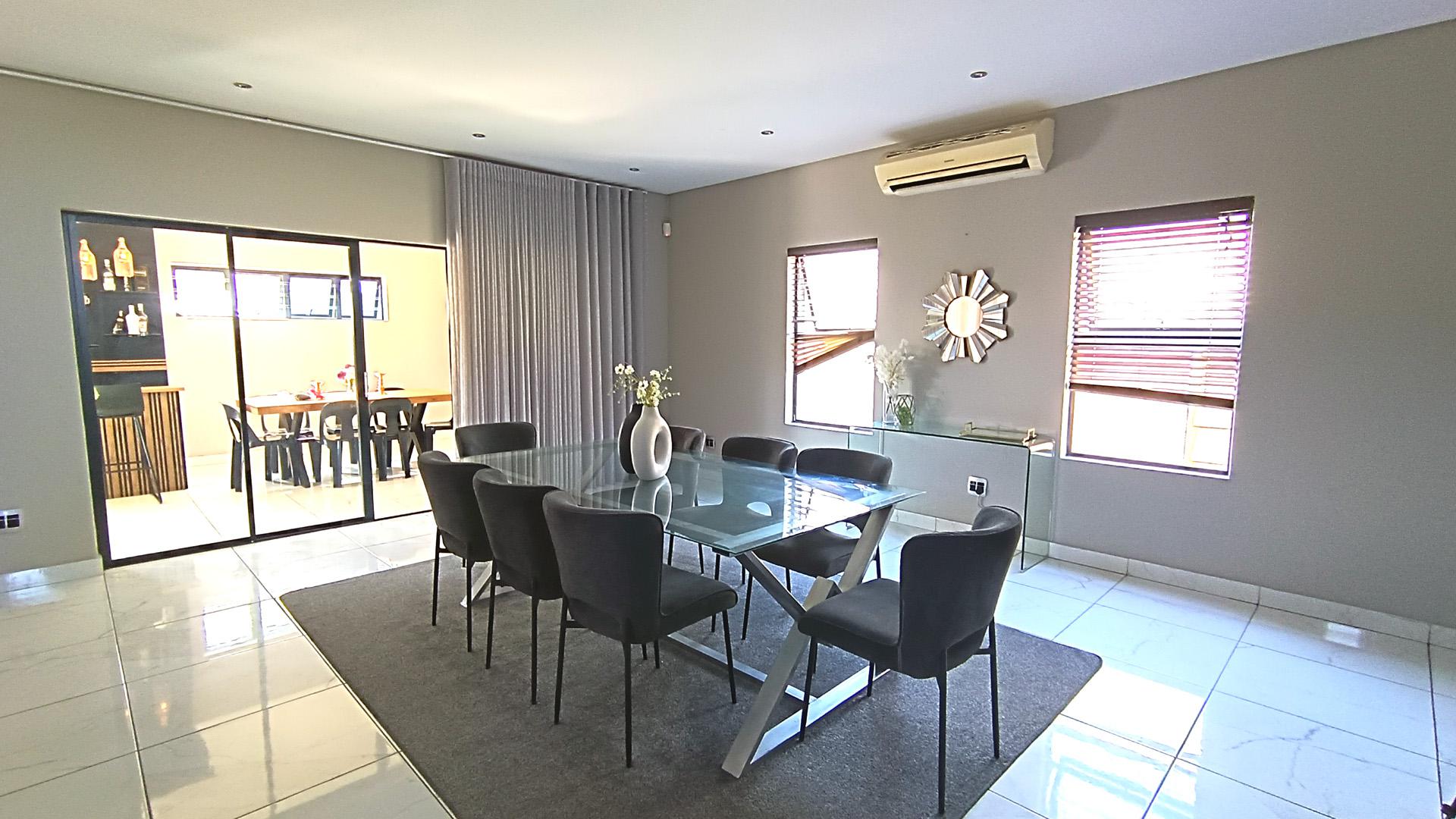 Dining Room - 39 square meters of property in Parklands