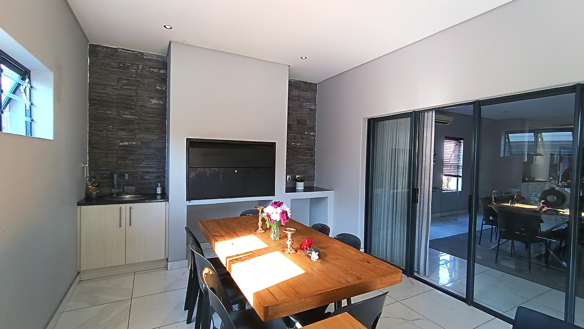 Entertainment - 22 square meters of property in Parklands