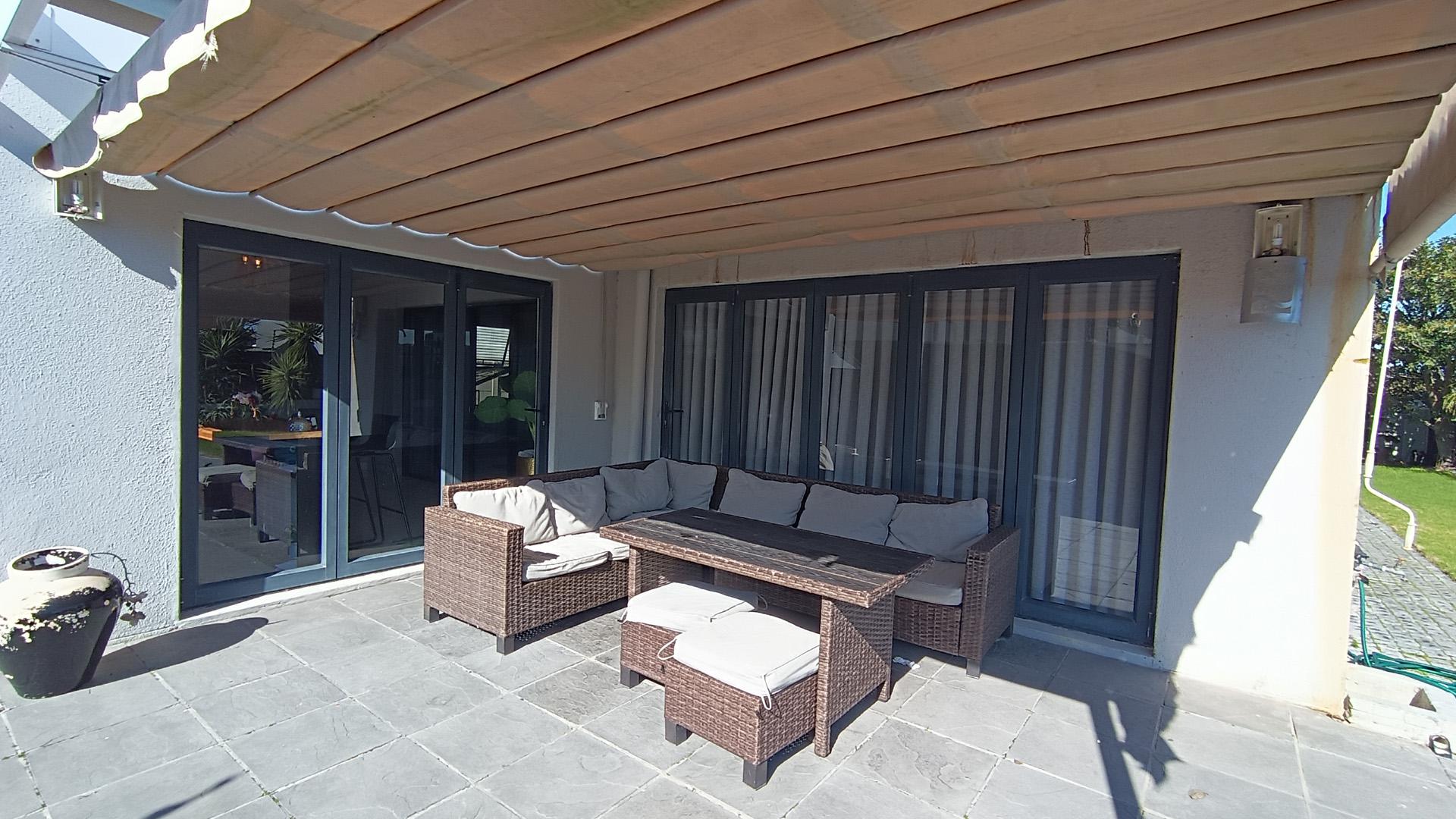 Patio - 22 square meters of property in Parklands