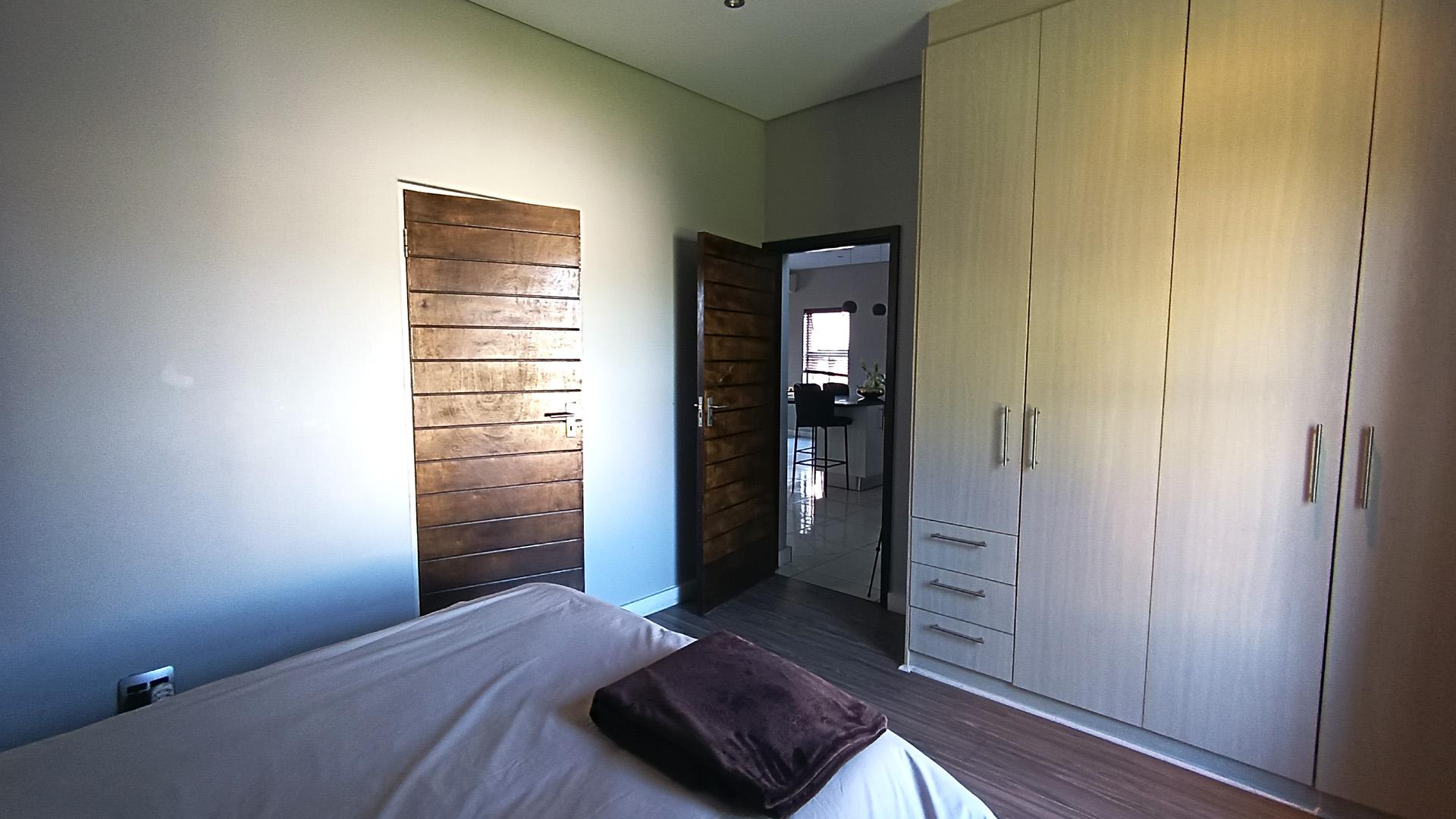 Bed Room 1 - 16 square meters of property in Parklands