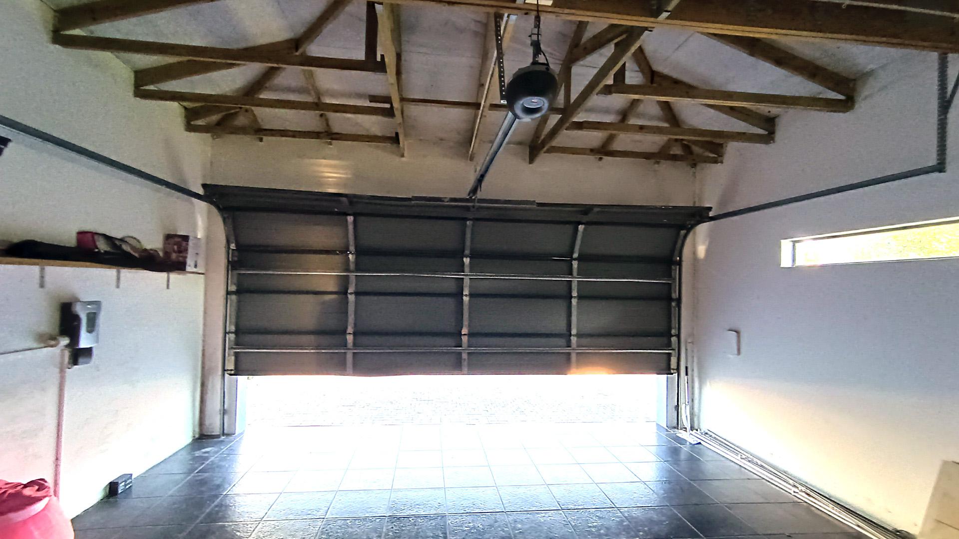 Garage - 42 square meters of property in Parklands