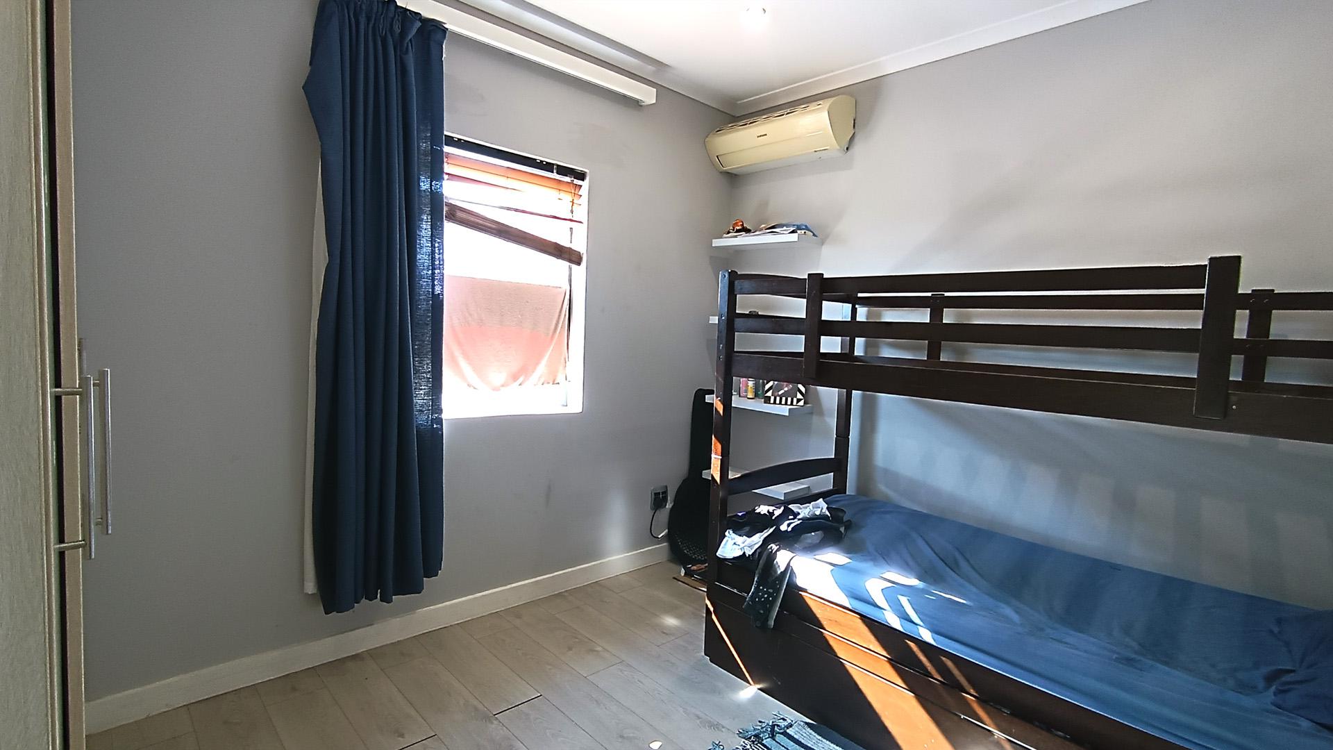 Bed Room 3 - 14 square meters of property in Parklands