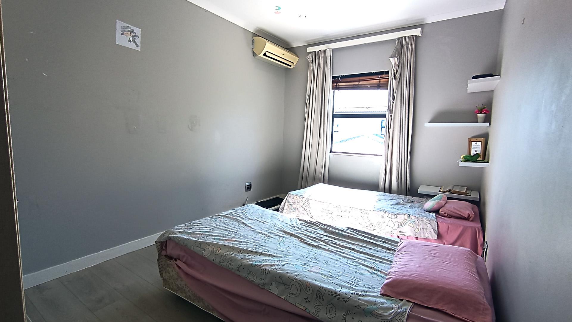 Bed Room 2 - 14 square meters of property in Parklands