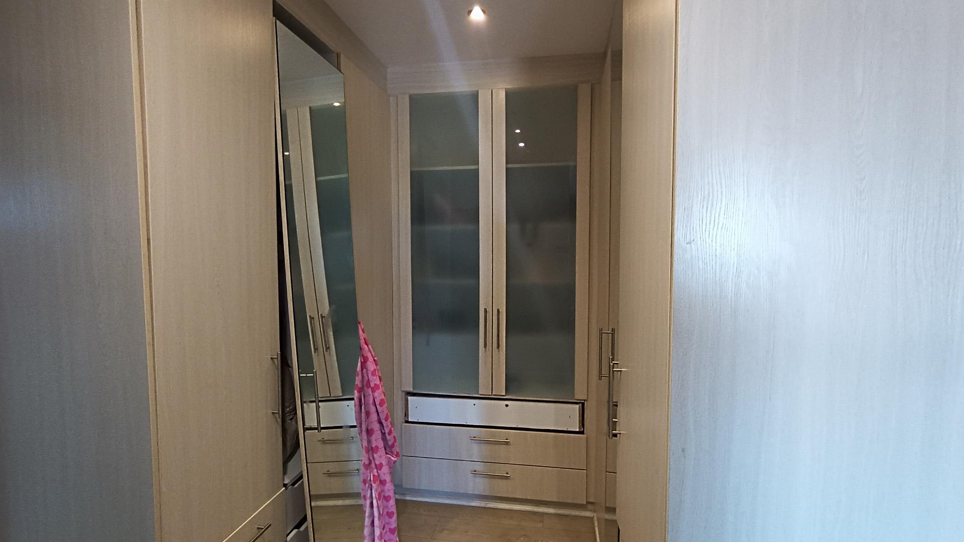 Main Bedroom - 33 square meters of property in Parklands