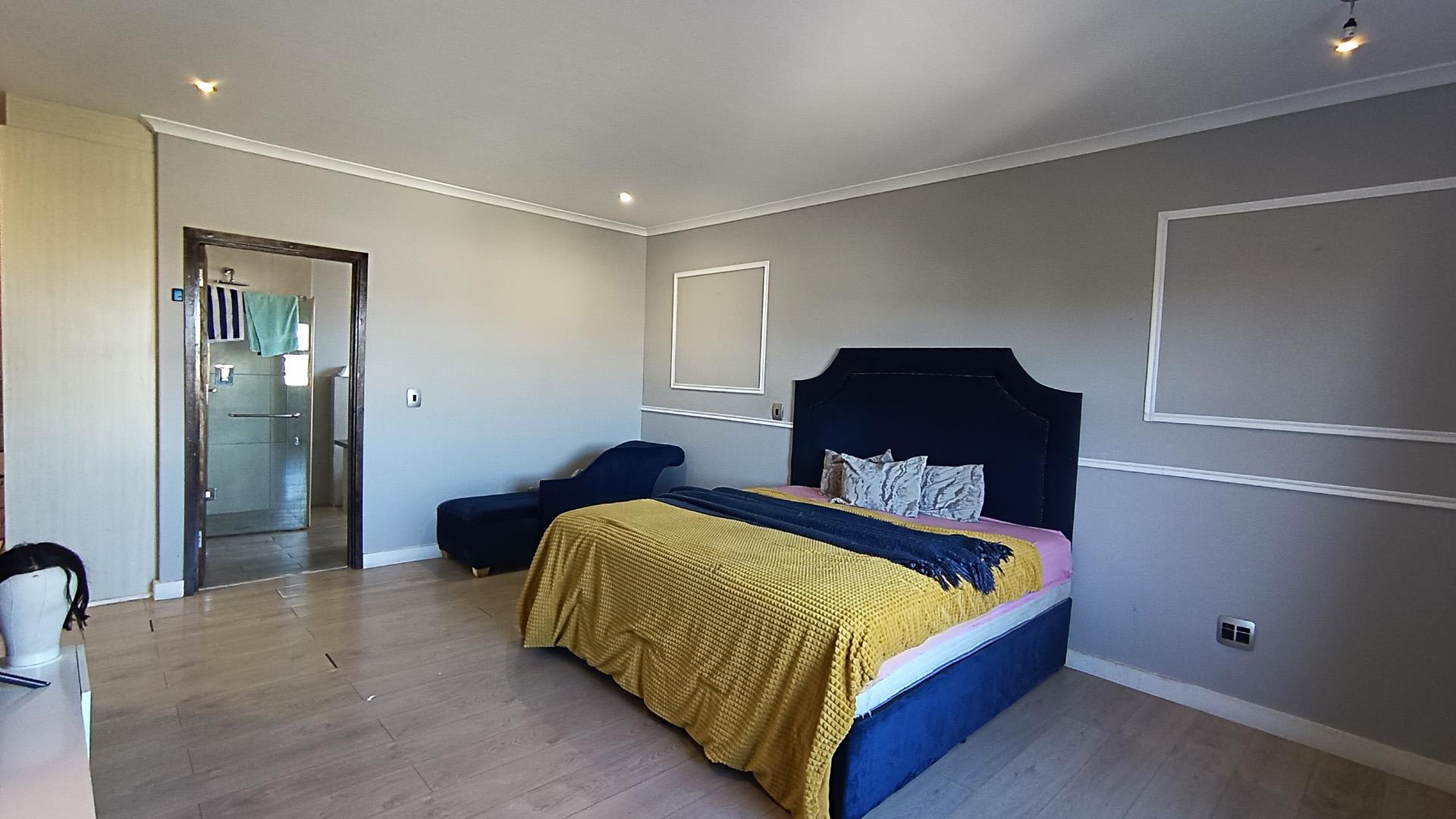 Main Bedroom - 33 square meters of property in Parklands