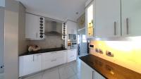 Kitchen - 14 square meters of property in Parklands