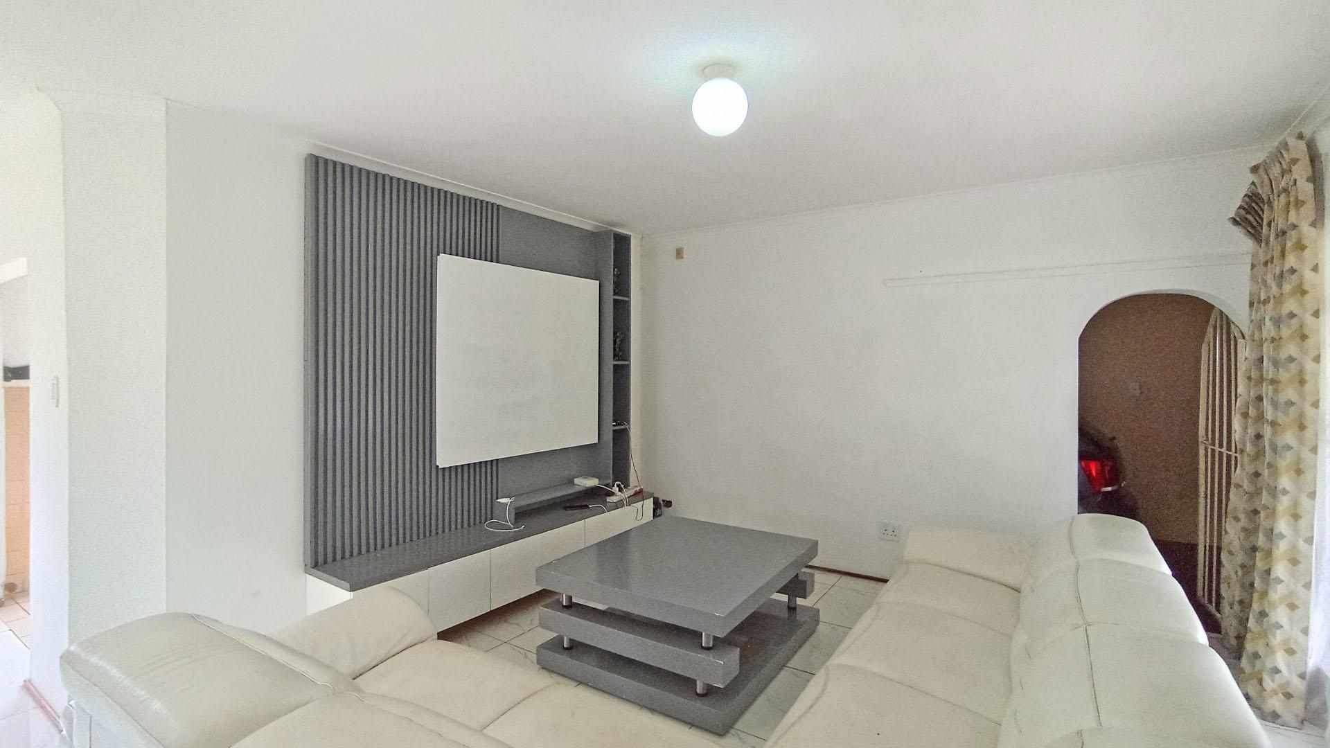 Lounges - 21 square meters of property in Hazelmere