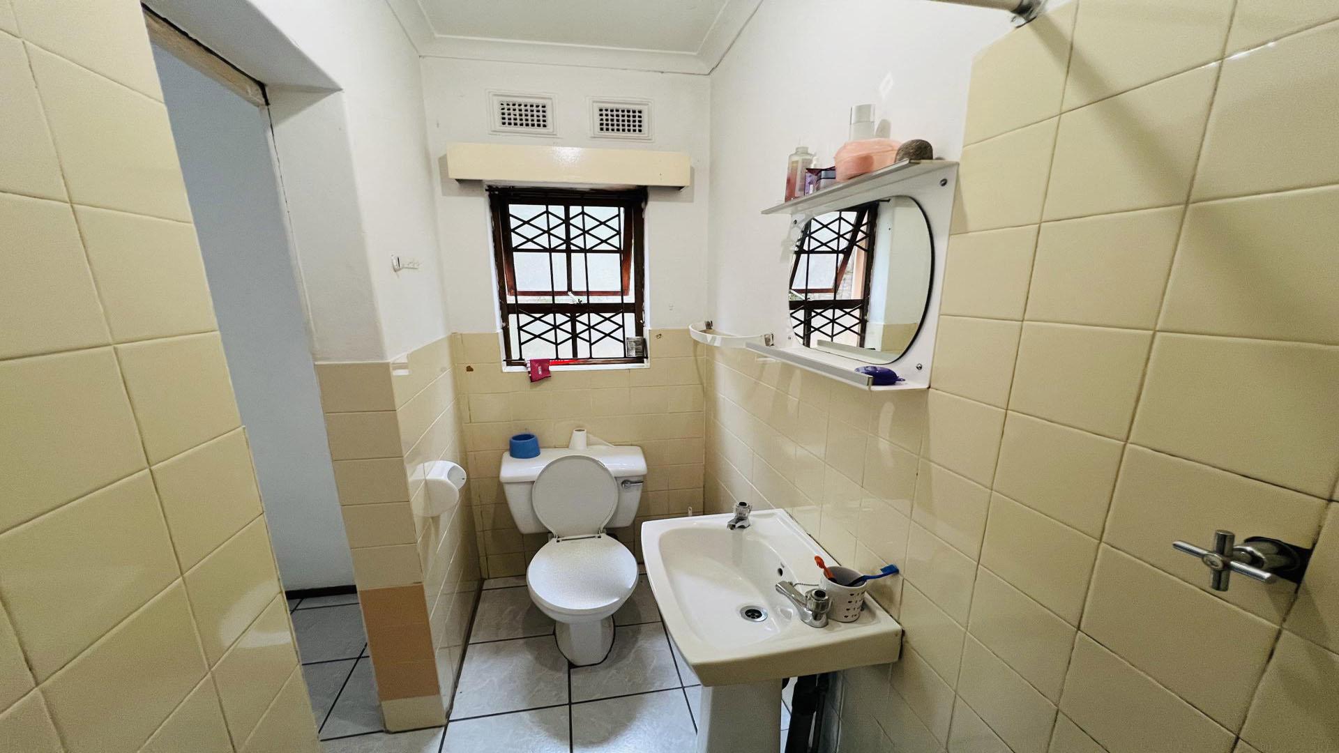Bathroom 2 - 3 square meters of property in Hazelmere