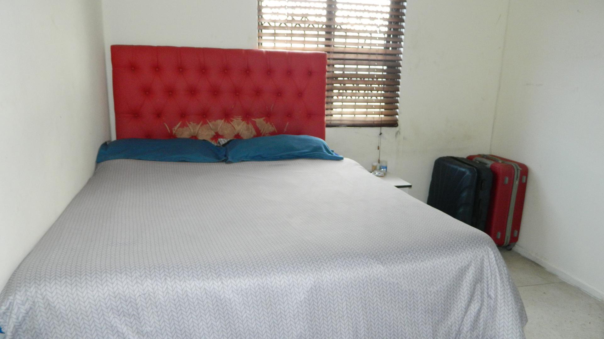 Bed Room 1 of property in Philipi