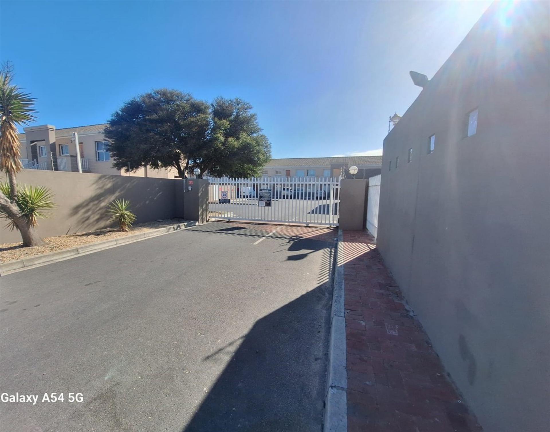 Front View of property in Parklands