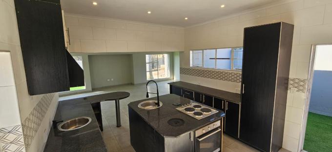 4 Bedroom House for Sale For Sale in Florauna - MR666592