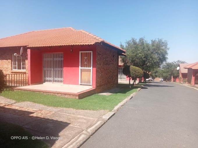 3 Bedroom Simplex for Sale For Sale in Reefhaven - MR666593