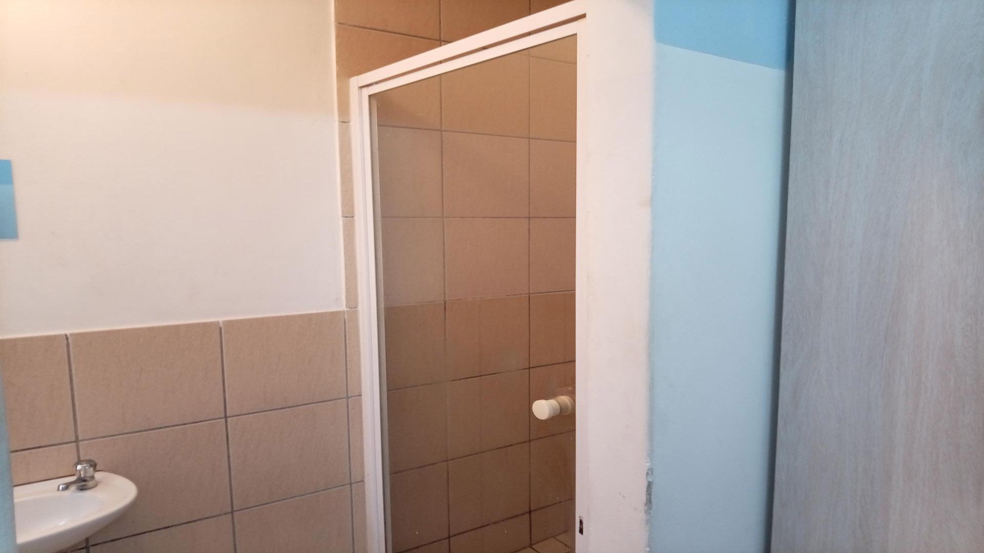 Bathroom 1 of property in Weltevreden Valley