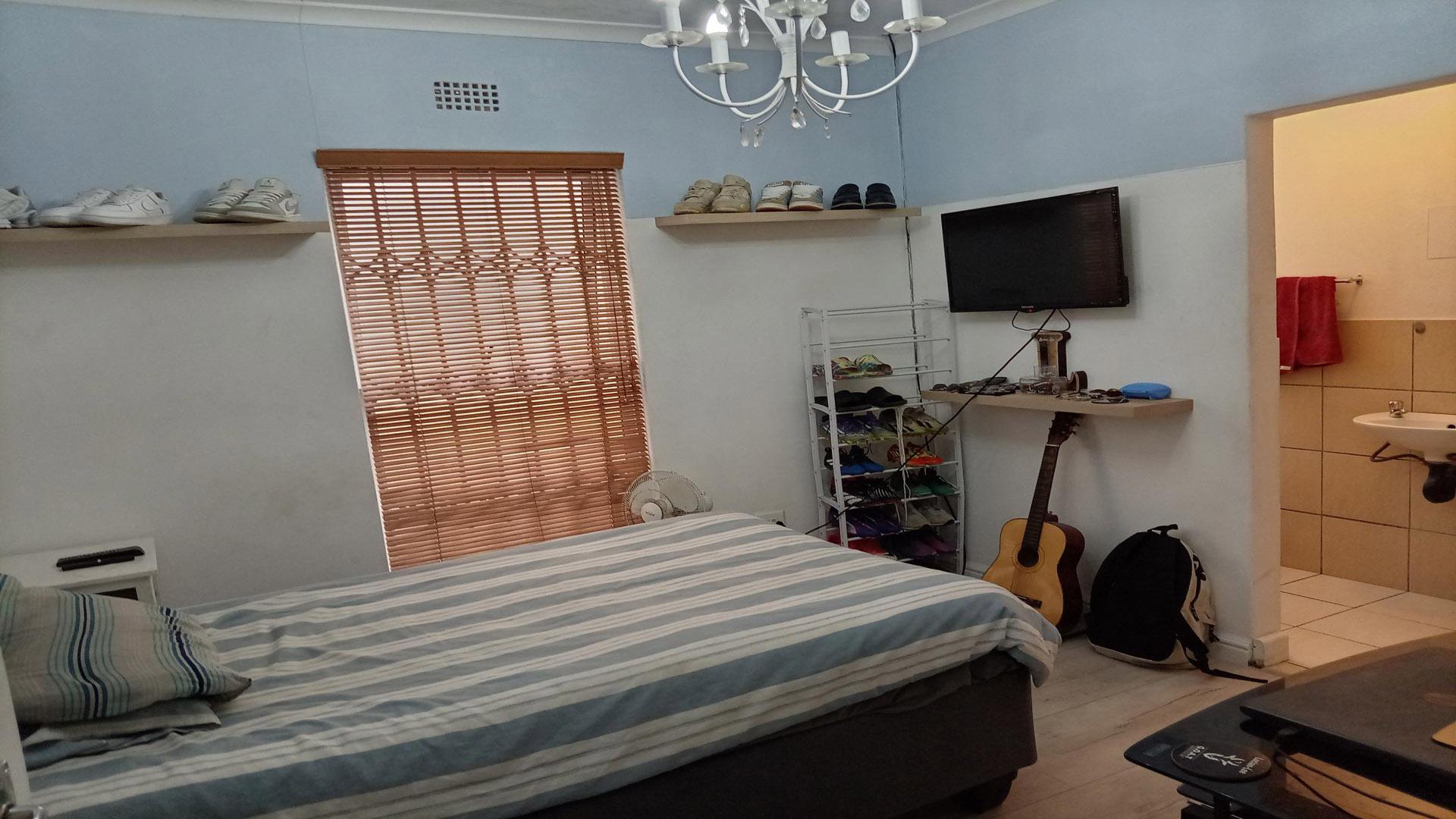 Bed Room 2 of property in Weltevreden Valley