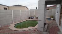 Swimming Pool of property in Weltevreden Valley