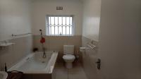 Bathroom 2 of property in Weltevreden Valley