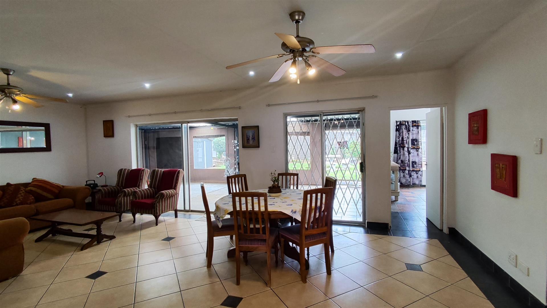 Dining Room - 23 square meters of property in Van Riebeeckpark