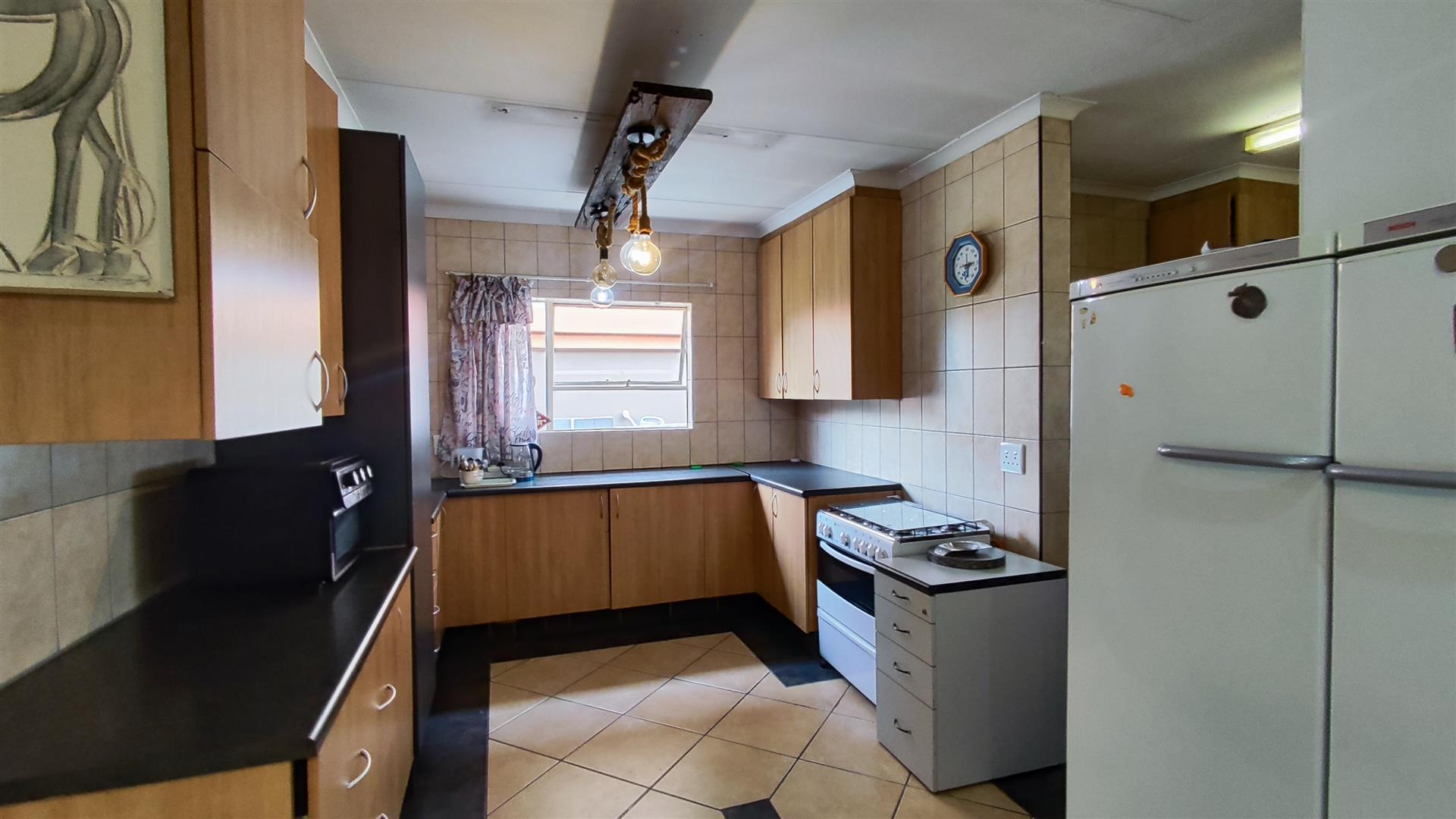 Kitchen - 13 square meters of property in Van Riebeeckpark